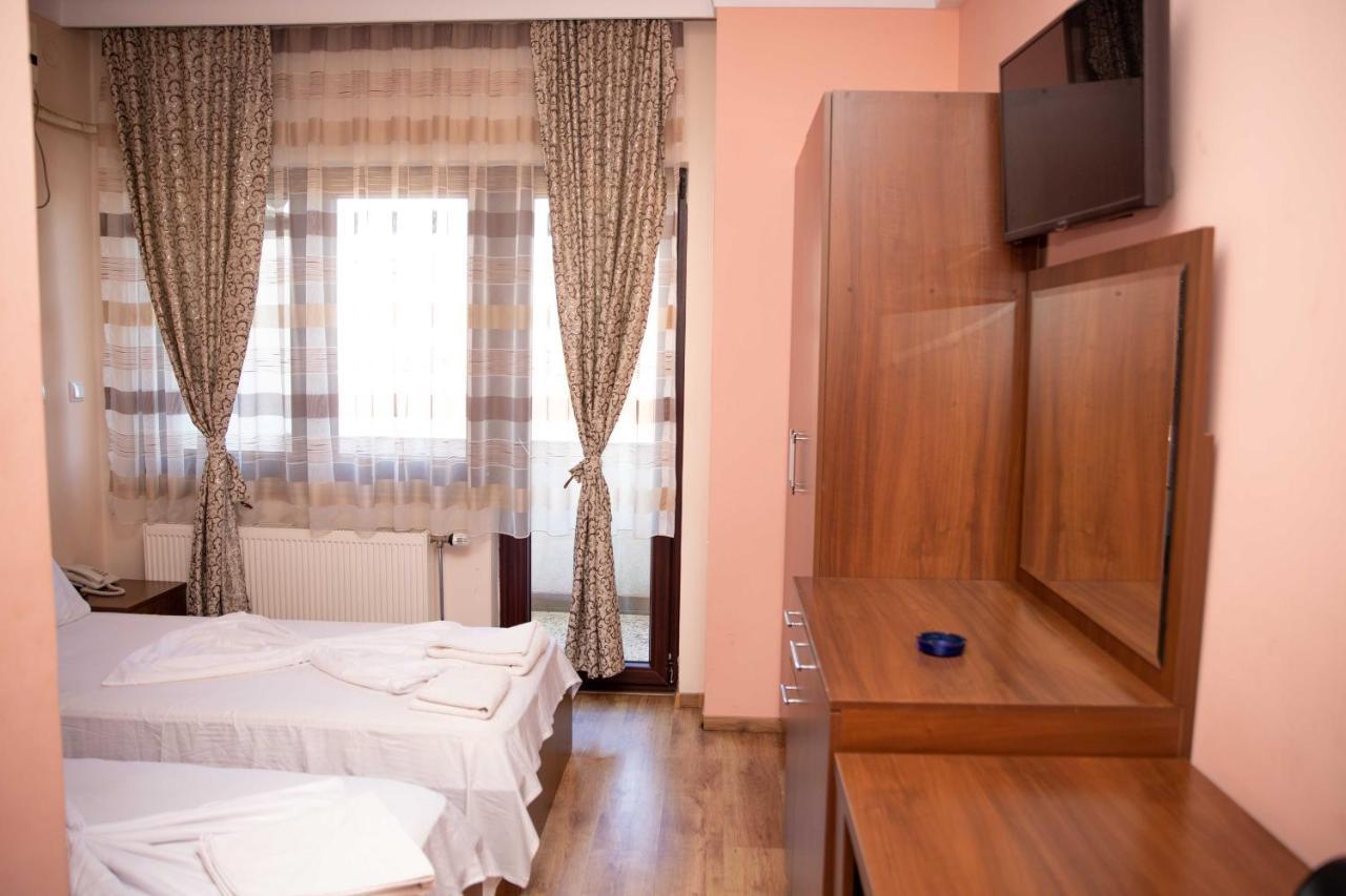Hotel Leo Peje Luaran gambar