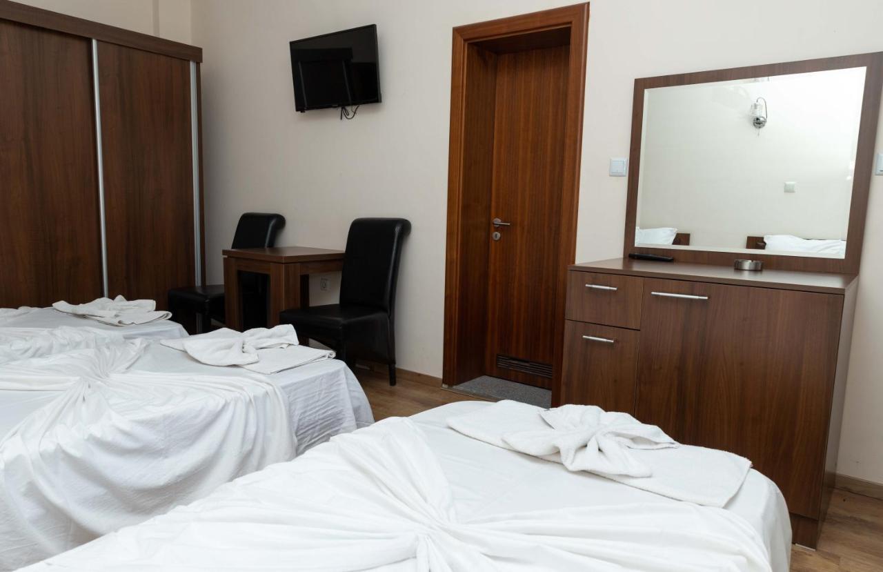Hotel Leo Peje Luaran gambar